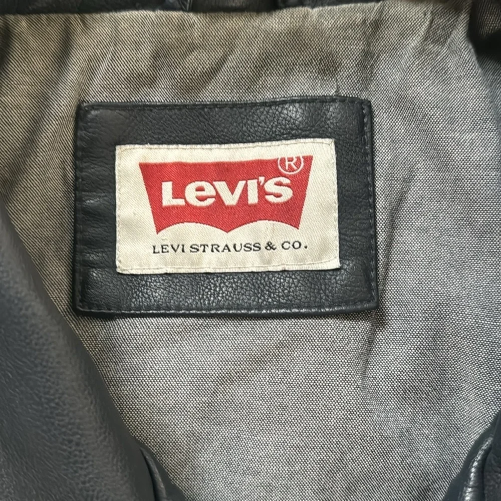 🍍LEVIS JACKET🍍sz XL PIT TO PIT 22”🍍length 28”🍍